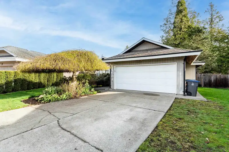 14631 17A AVENUE - photo 3 of 40