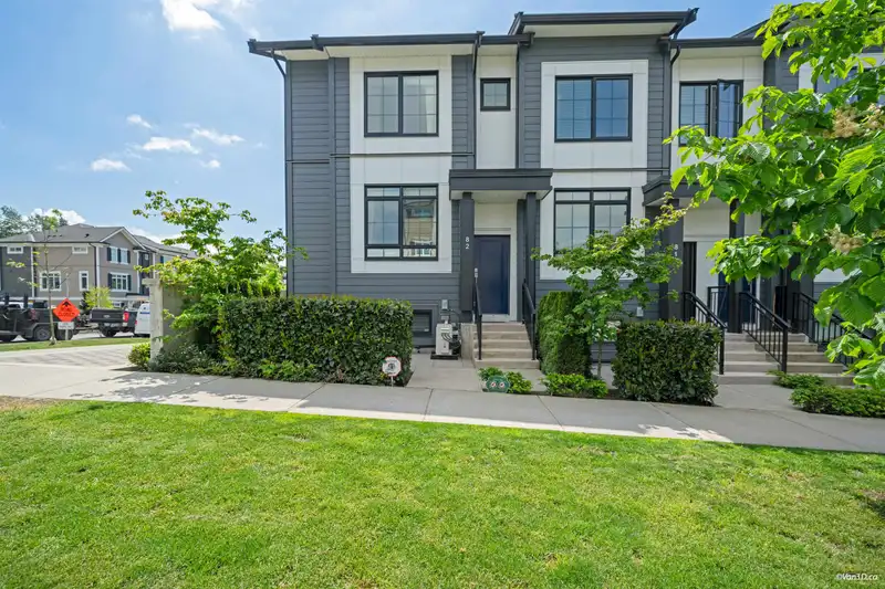 82 2075 OAK MEADOWS DRIVE - photo 1 of 34