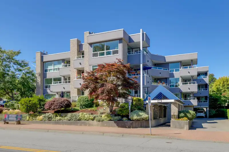 105 15717 MARINE DRIVE - photo 1 of 26