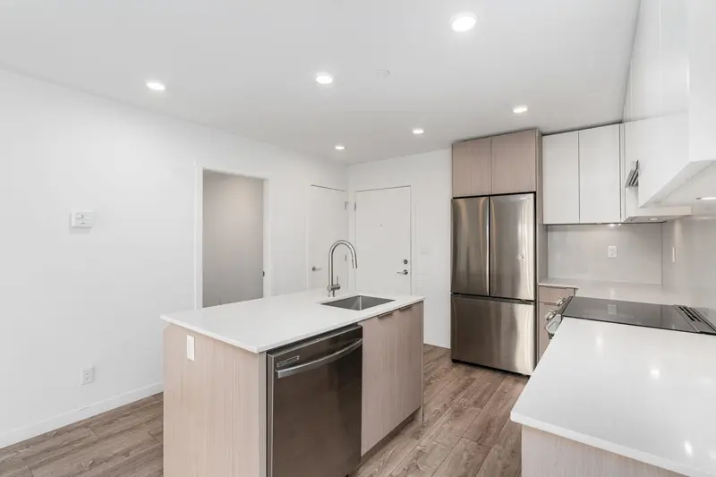 209 13969 96 AVENUE - photo 2 of 25