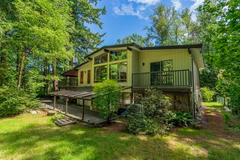 17182 21 AVENUE - photo 4 of 20