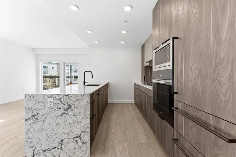 206 3590 W 39TH AVENUE - photo 4 of 17