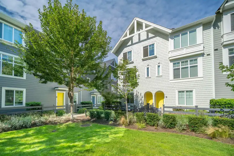 67 16678 25 AVENUE - photo 1 of 24