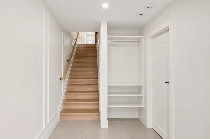 16513 20 AVENUE - photo 2 of 31