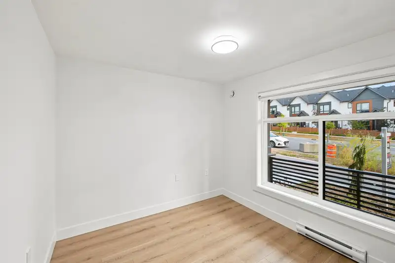 16513 20 AVENUE - photo 3 of 31