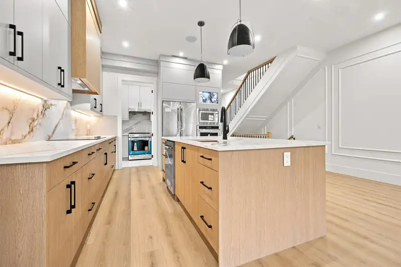 16513 20 AVENUE - photo 4 of 31