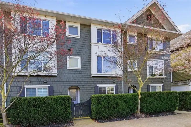 14 288 171 STREET - photo 1 of 39