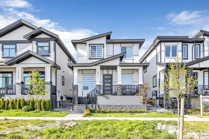 16711 15A AVENUE - photo 1 of 40