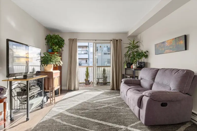 205 7435 SHAW AVENUE - photo 4 of 25