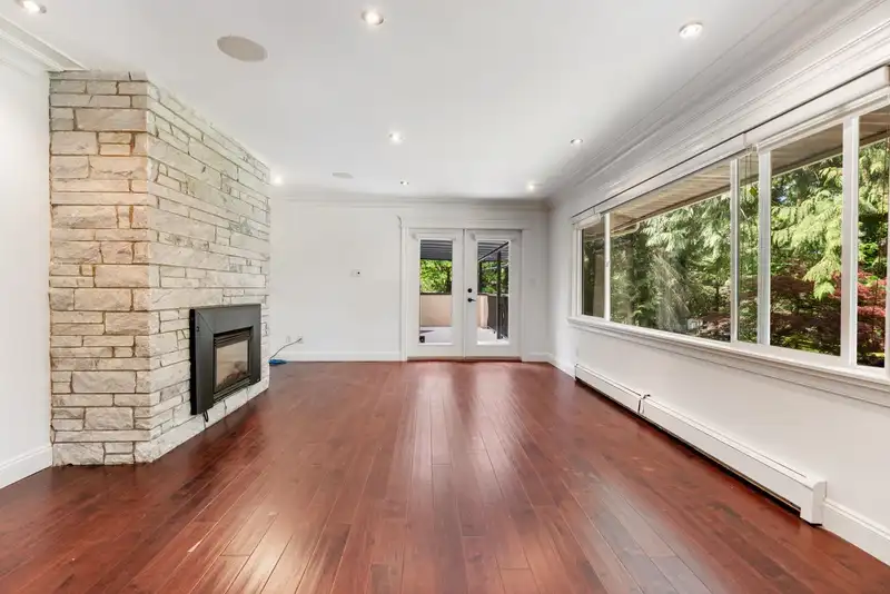 13788 32 AVENUE - photo 2 of 40