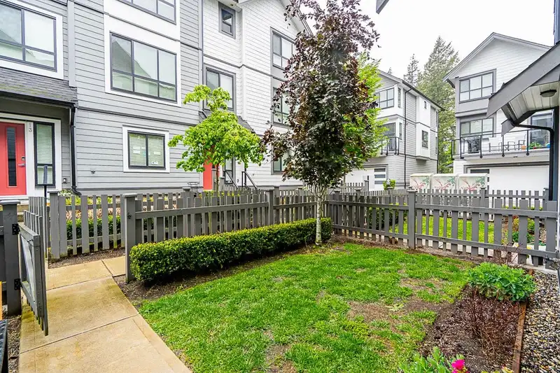 10 16760 25 AVENUE - photo 2 of 38