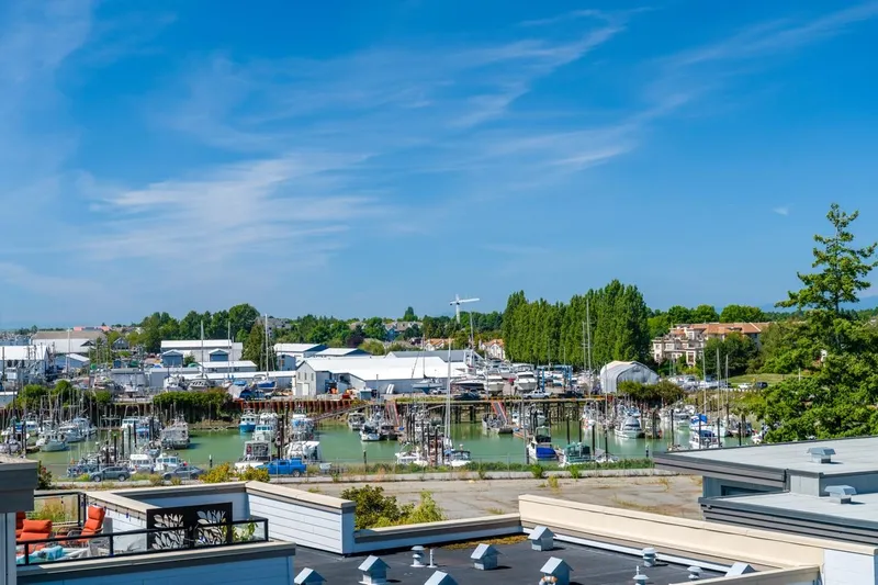 304 6077 LONDON ROAD - photo 3 of 25