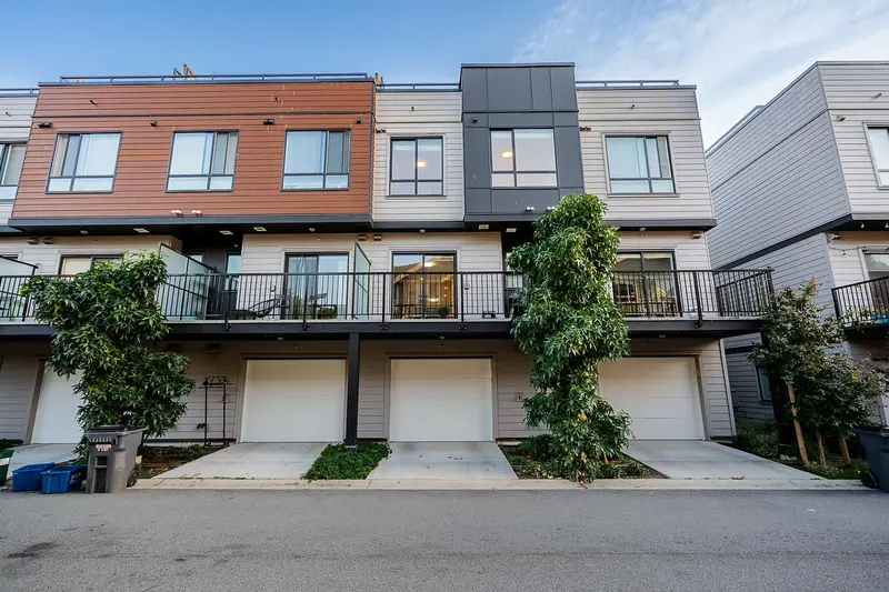 22 19749 55 AVENUE - photo 3 of 25