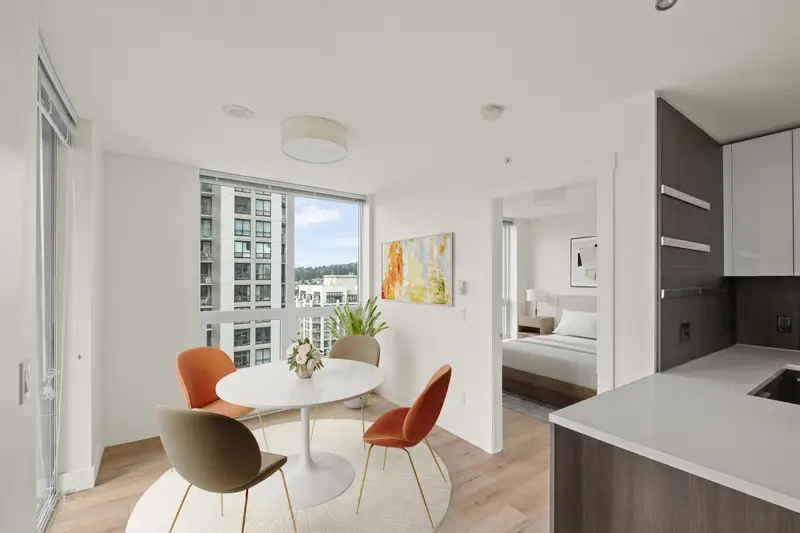 2306 3007 GLEN DRIVE - photo 3 of 25