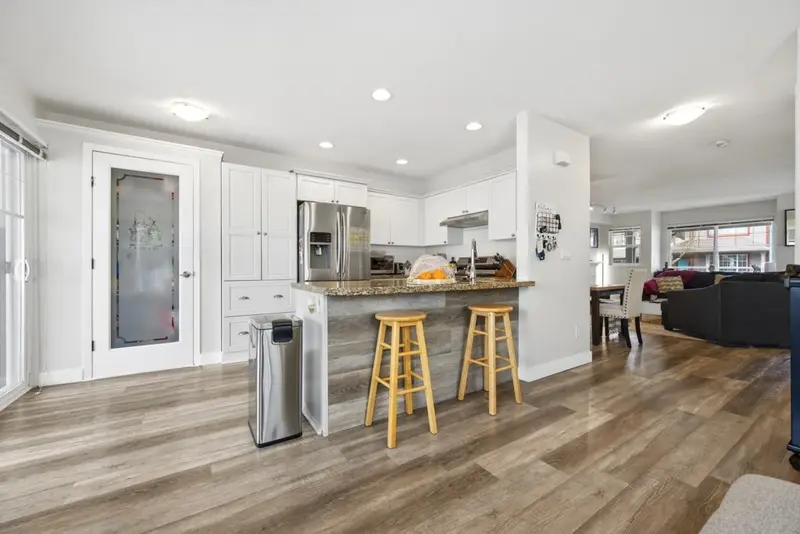 8 6568 193B STREET - photo 3 of 25