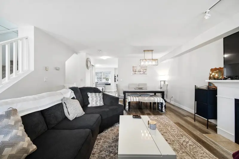 8 6568 193B STREET - photo 4 of 25