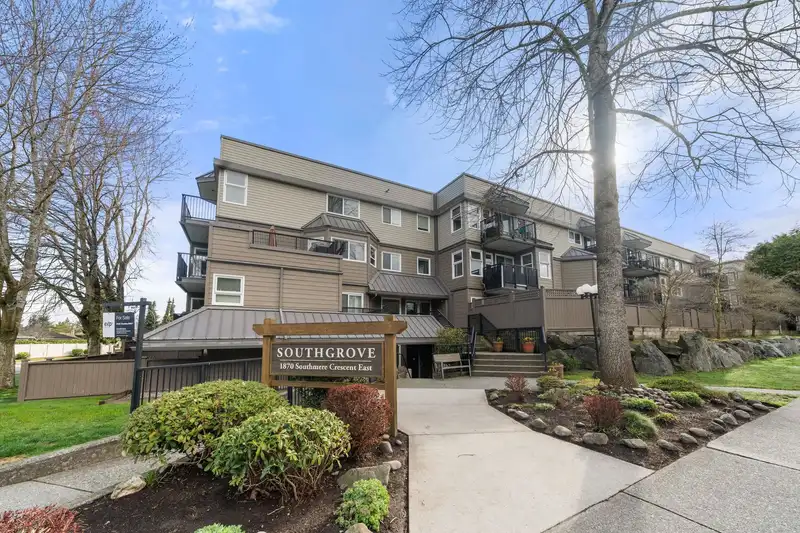 2 1870 E SOUTHMERE CRESCENT - photo 1 of 40