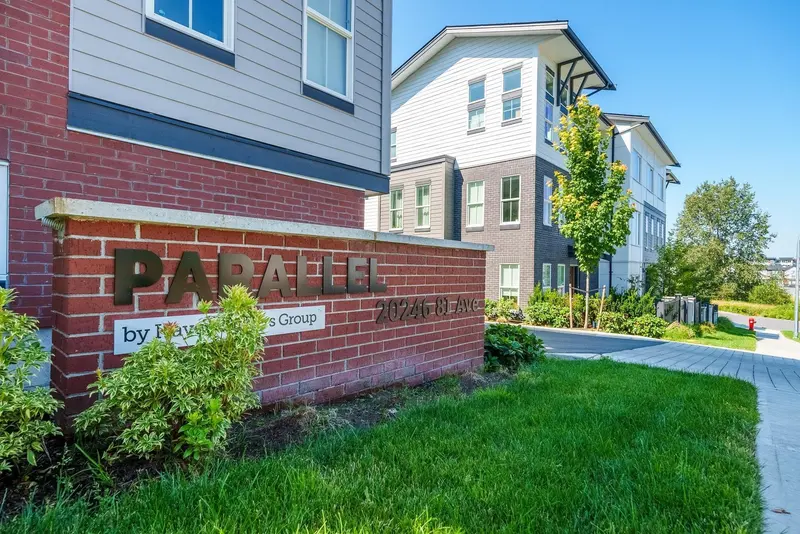 37 20246 81 AVENUE - photo 1 of 25