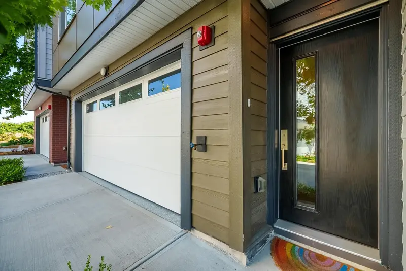 37 20246 81 AVENUE - photo 4 of 25