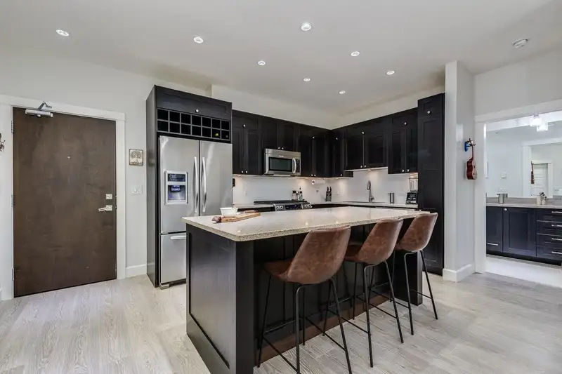 108 15195 36 AVENUE - photo 2 of 31