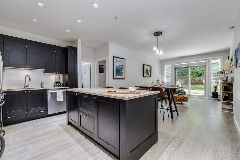 108 15195 36 AVENUE - photo 3 of 31