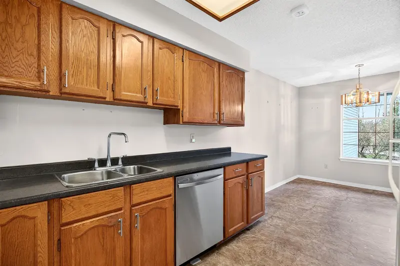 214 11510 225 STREET - photo 4 of 25