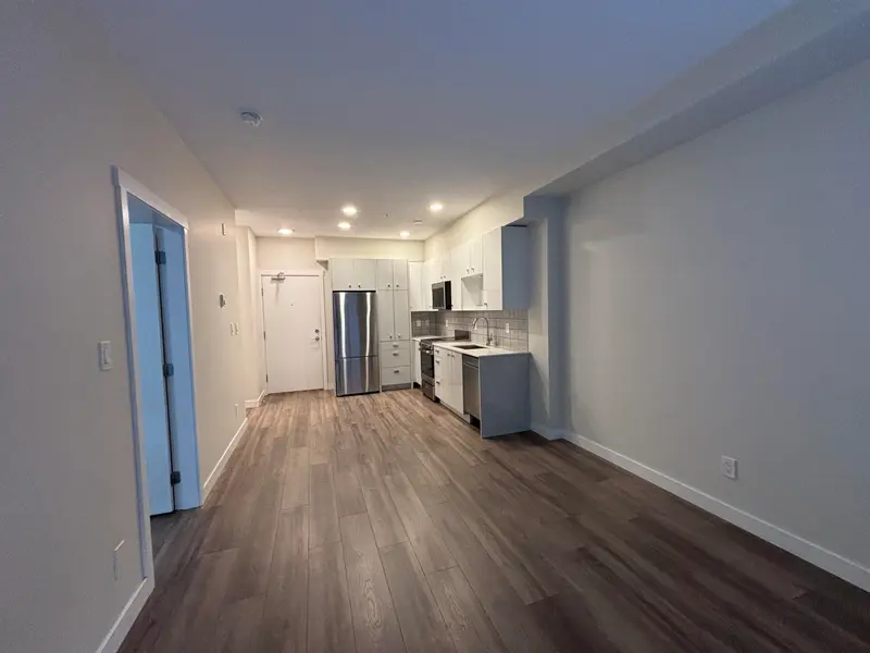 316 10838 WHALLEY BOULEVARD - photo 4 of 8