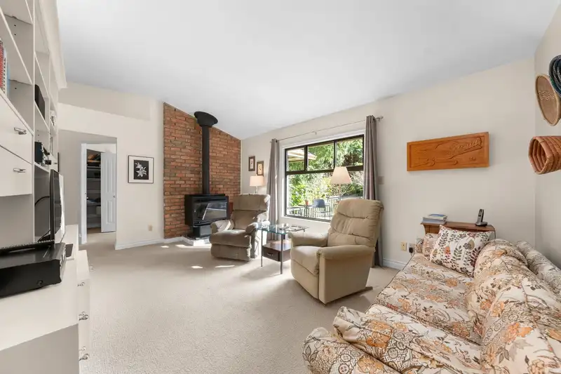 2176 124 STREET - photo 3 of 40