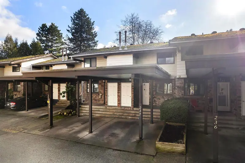 237 7447 140 STREET - photo 1 of 1