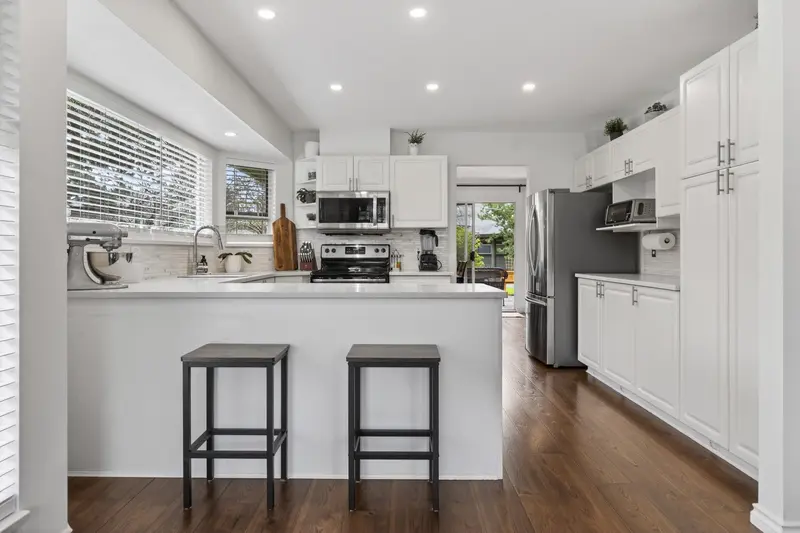 109 16080 82 AVENUE - photo 3 of 25