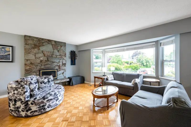 11874 90A AVENUE - photo 3 of 25