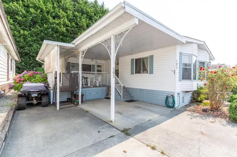 103 2062 KING GEORGE BOULEVARD - photo 3 of 28