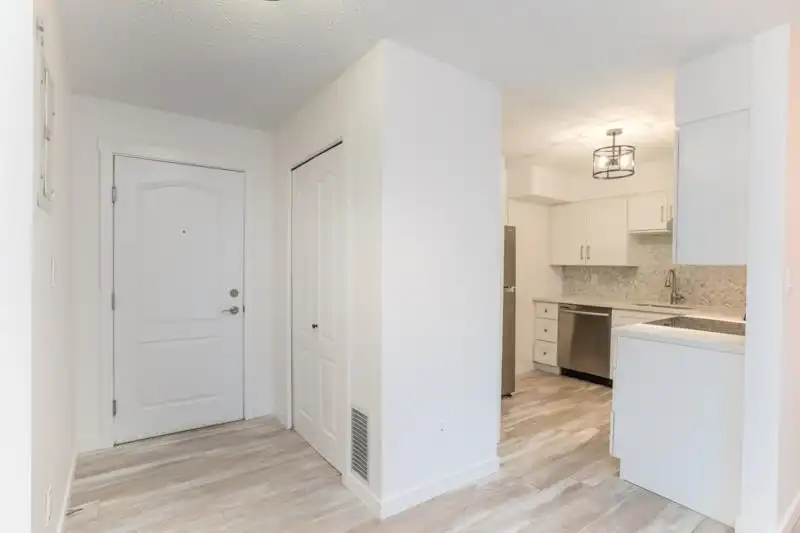 107 14881 MARINE DRIVE - photo 3 of 28