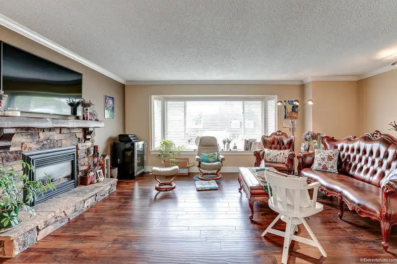 2064 156A STREET - photo 2 of 40