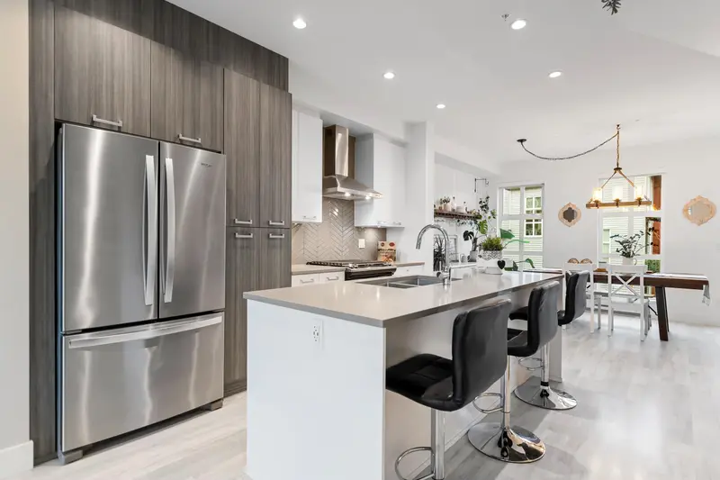 89 24076 112 AVENUE - photo 2 of 25