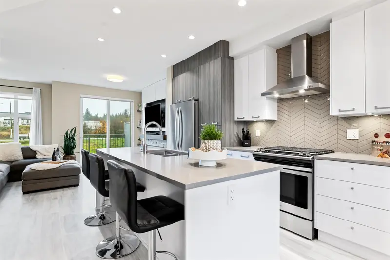 89 24076 112 AVENUE - photo 4 of 25