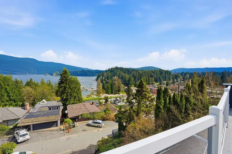 2341 CALEDONIA AVENUE - photo 4 of 25