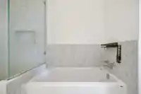 602 1500 MARTIN STREET - thumbnail 16