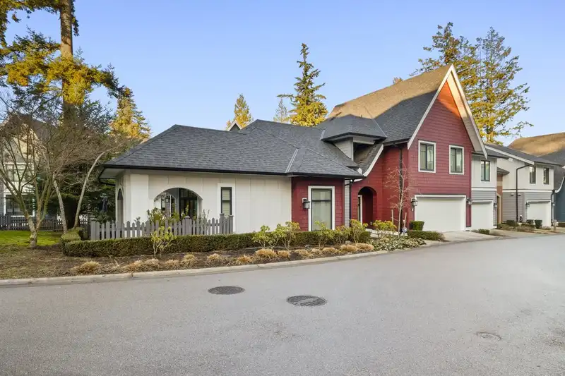 80 15677 28 AVENUE - photo 1 of 40