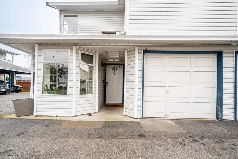 5 20625 118 AVENUE - photo 4 of 25