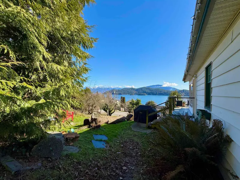 609 GLEN ROAD - photo 2 of 24