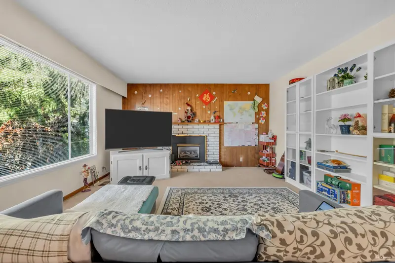 9040 GLENALLAN GATE - photo 3 of 25