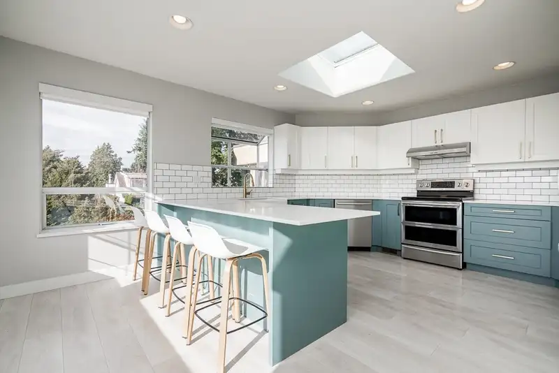 949 KENT STREET - photo 3 of 37