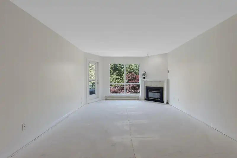 201 15875 MARINE DRIVE - photo 3 of 32