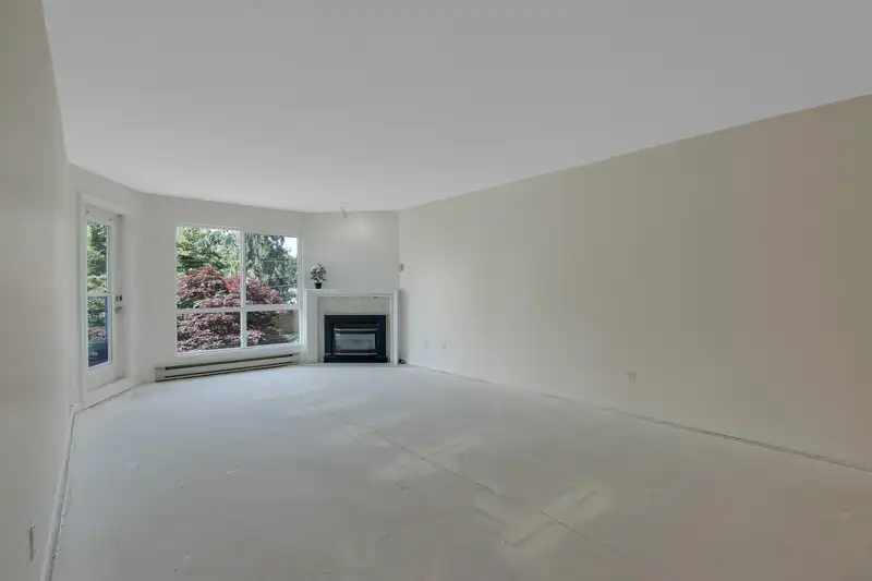201 15875 MARINE DRIVE - photo 4 of 32
