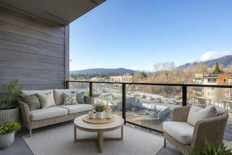 414 725 MARINE DRIVE - photo 2 of 19