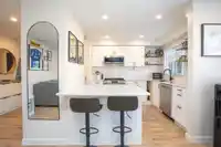 202 1381 MARTIN STREET - thumbnail 1