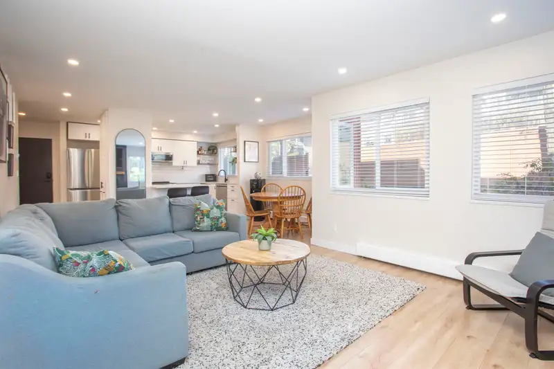 202 1381 MARTIN STREET - photo 4 of 37