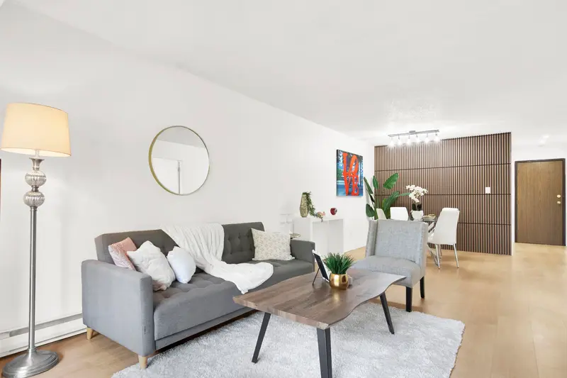 207 37 AGNES STREET - photo 1 of 20