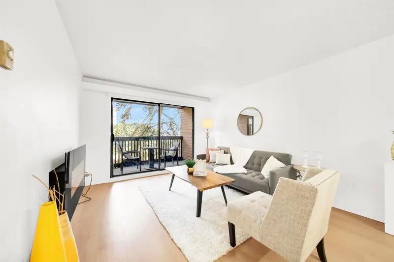 207 37 AGNES STREET - photo 2 of 20